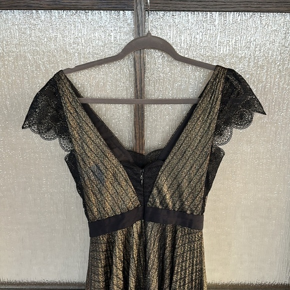 CATHERINE DEANE
Novia Dress size 0 - Picture 13 of 14